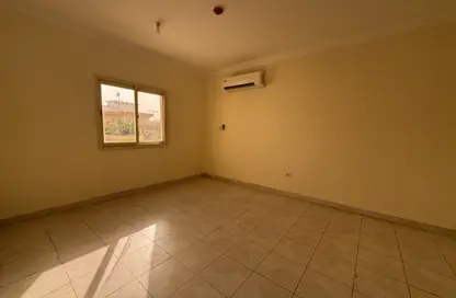 شقة - 2 غرف نوم - 2 حمامات للايجار في شارع المطار القديم - طريق المطار القديم - الدوحة