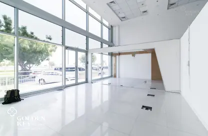 Show Room - Studio - 2 Bathrooms for rent in The Commercial Avenue - Umm Al Seneem - Doha