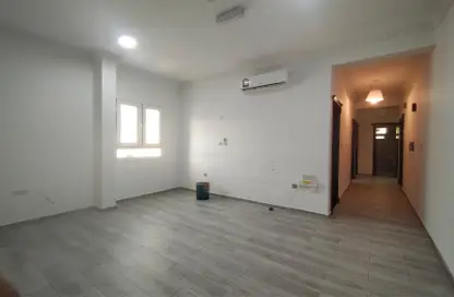 Apartment - 2 Bedrooms - 2 Bathrooms for rent in Bin Omran - Fereej Bin Omran - Doha