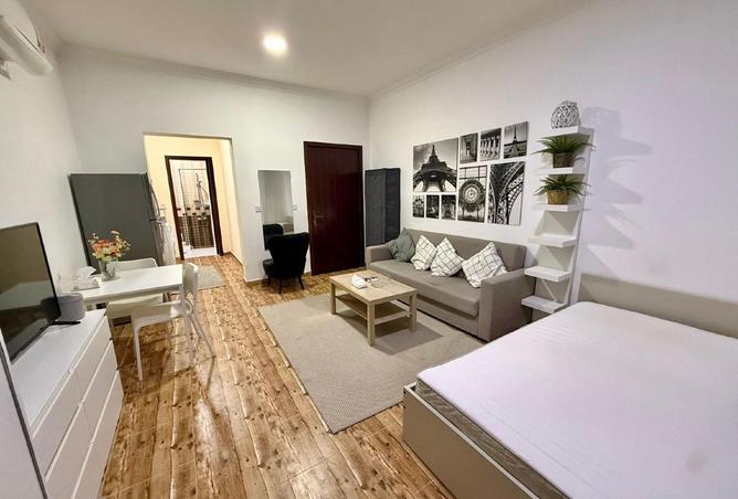 967736 - Property Image 2