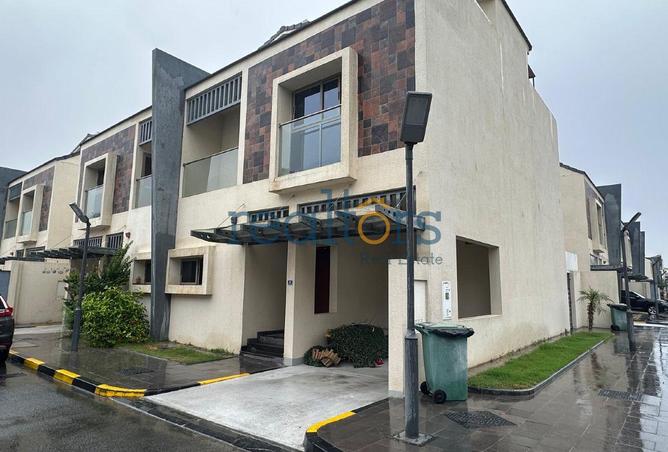 990181 - Property Image 2