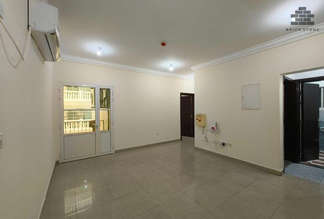 988735 - Property Image 2