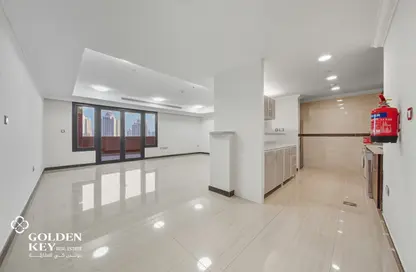 شقة - 2 غرف نوم - 3 حمامات للايجار في طريق بورتو الغربي - بورتو أرابيا - جزيرة اللؤلؤة - الدوحة