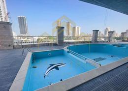 صورةحوض سباحة لـ: شقة - 2 غرف نوم - 3 حمامات للبيع في برج المارينا - منطقة المارينا - الوسيل, صورة 1