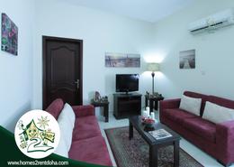 صورةغرفة المعيشة لـ: شقة - 1 غرفة نوم - 1 حمام للكراء في طريق سلوى - العزيزية - الدوحة, صورة 1