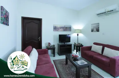 صورة لـ غرفة المعيشة شقة - غرفة نوم - 1 حمام للايجار في طريق سلوى - العزيزية - الدوحة ، صورة رقم 1