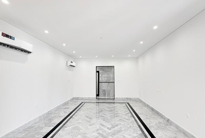 976094 - Property Image 2