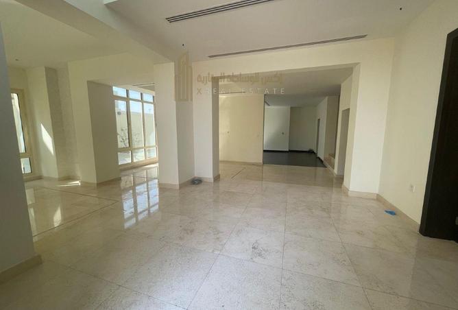 982454 - Property Image 2