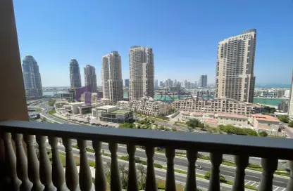 Apartment - 3 Bedrooms - 4 Bathrooms for rent in Tower 8 - Porto Arabia - The Pearl Island - Doha