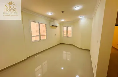 شقة - 2 غرف نوم - 2 حمامات للايجار في فريج كليب - الدوحة