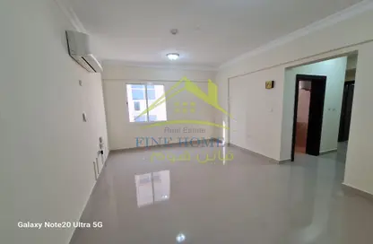Empty Room image for: Apartment - 2 Bedrooms - 2 Bathrooms for rent in Fereej Bin Omran - Doha, Image 1