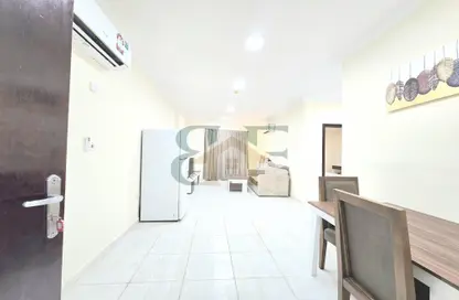 Apartment - 1 Bedroom - 1 Bathroom for rent in Umm Ghwailina Comm - Umm Ghuwalina - Umm Ghuwailina - Doha