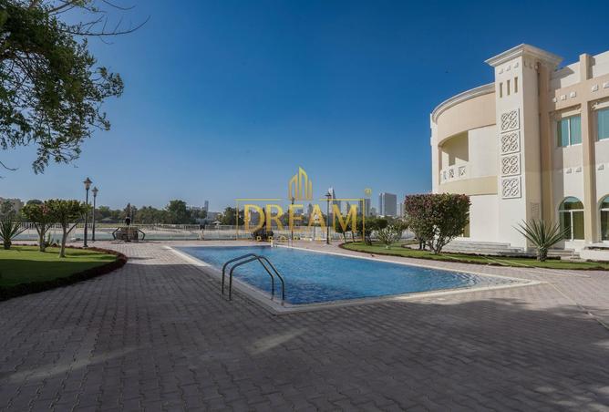 872548 - Property Image 2