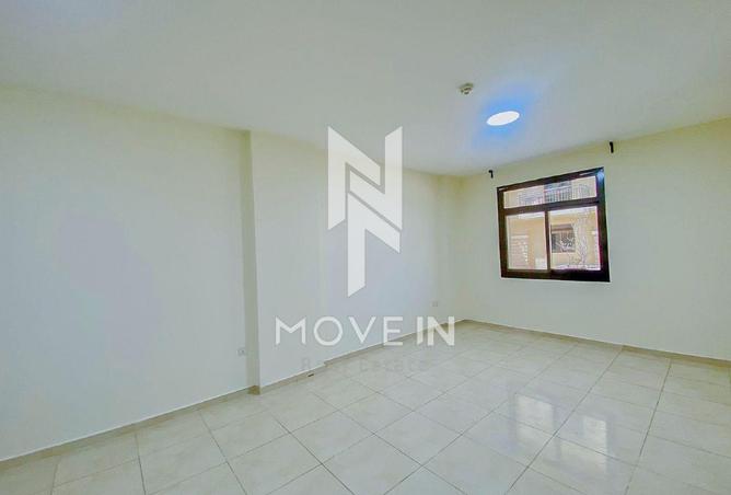 930456 - Property Image 2