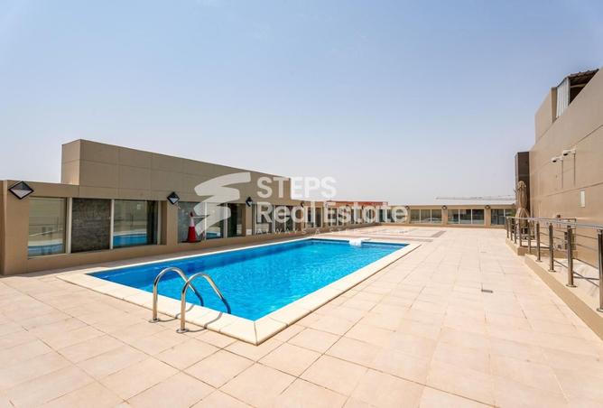 915580 - Property Image 3