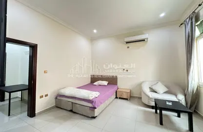 Apartment - 2 Bedrooms - 2 Bathrooms for rent in Duhail Villas - Al Duhail - Doha