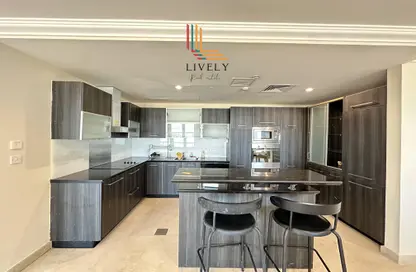 Apartment - 3 Bedrooms - 5 Bathrooms for rent in Tower 19 - Porto Arabia - The Pearl Island - Doha