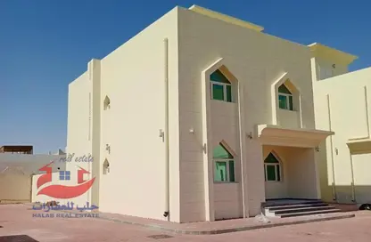 فيلا - 4 غرف نوم - 3 حمامات للايجار في شمال مويثر - منطقة مويثر - الدوحة