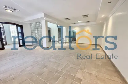 Villa - 4 Bedrooms - 5 Bathrooms for rent in Bin Omran 28 - Fereej Bin Omran - Doha
