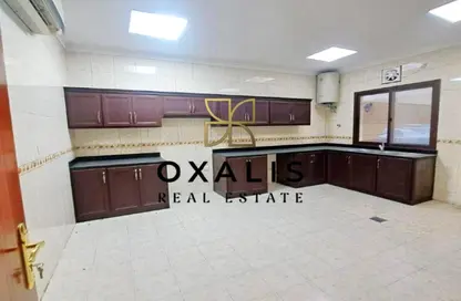 Apartment - 5 Bedrooms - 4 Bathrooms for rent in Al Gharrafa - Al Gharrafa - Doha