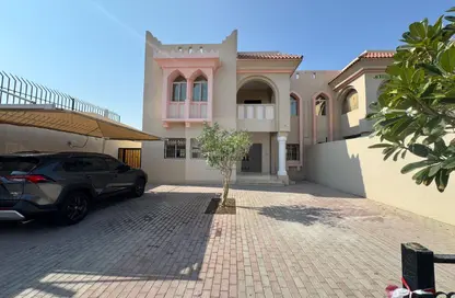 Villa - 4 Bedrooms - 5 Bathrooms for rent in Al Duhail South - Al Duhail - Doha