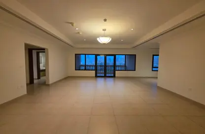 شقة - 2 غرف نوم - 3 حمامات للايجار في طريق بورتو الغربي - بورتو أرابيا - جزيرة اللؤلؤة - الدوحة