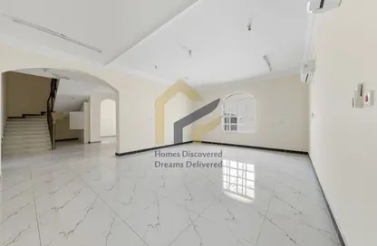 Villa - 5 Bedrooms - 4 Bathrooms for rent in Ain Khaled Villas - Ain Khaled - Doha