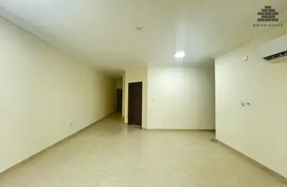 Apartment - 3 Bedrooms - 2 Bathrooms for rent in Salaja Street - Doha Al Jadeed - Doha