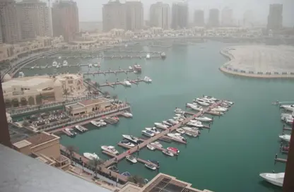 شقة - 2 غرف نوم - 3 حمامات للايجار في طريق بورتو الشرقي - بورتو أرابيا - جزيرة اللؤلؤة - الدوحة