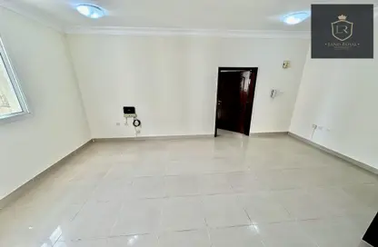Apartment - 1 Bedroom - 2 Bathrooms for rent in Umm Ghwailina Comm - Umm Ghuwalina - Umm Ghuwailina - Doha