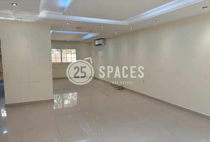 956469 - Property Image 2