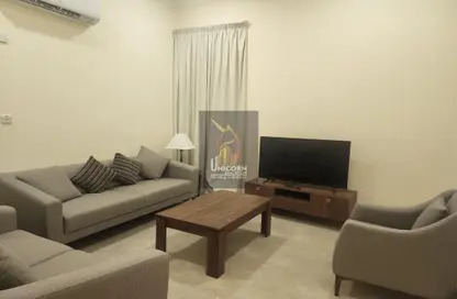 Living Room image for: Apartment - 3 Bedrooms - 2 Bathrooms for rent in Umm Salal Ali - Umm Salal Ali - Doha, Image 1