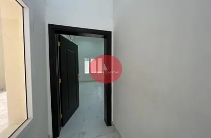 Villa - 1 Bathroom for rent in Umm Al Seneem Street - Ain Khaled - Doha