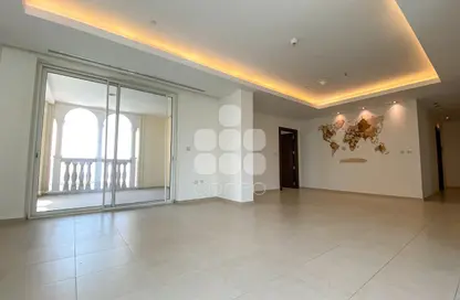 Apartment - 2 Bedrooms - 2 Bathrooms for rent in Viva East - Viva Bahriyah - The Pearl Island - Doha