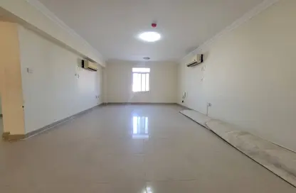 Apartment - 2 Bedrooms - 2 Bathrooms for rent in Salwa Road - Al Aziziyah - Doha