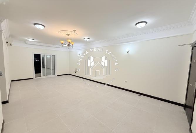 970395 - Property Image 2