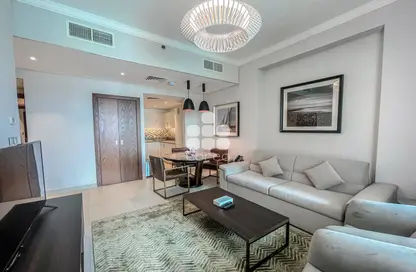 Living / Dining Room image for: Apartment - 1 Bedroom - 2 Bathrooms for rent in Viva West - Viva Bahriyah - The Pearl Island - Doha, Image 1