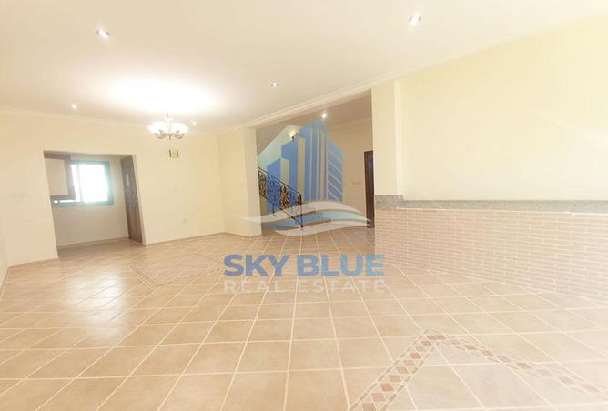 833183 - Property Image 2