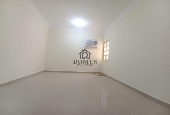 881421 - Property Image 3