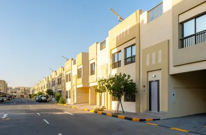 مجمع سكني - 4 غرف نوم - 3 حمامات للبيع في قرية إزدان 34 - قرية إزدان - الوكرة