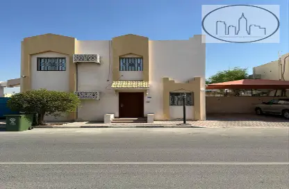 فيلا - 4 غرف نوم - 2 حمامات للايجار في عين خالد - عين خالد - الدوحة