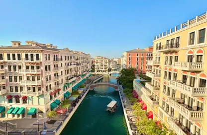 Apartment - 3 Bedrooms - 3 Bathrooms for rent in Carnaval - Qanat Quartier - The Pearl Island - Doha