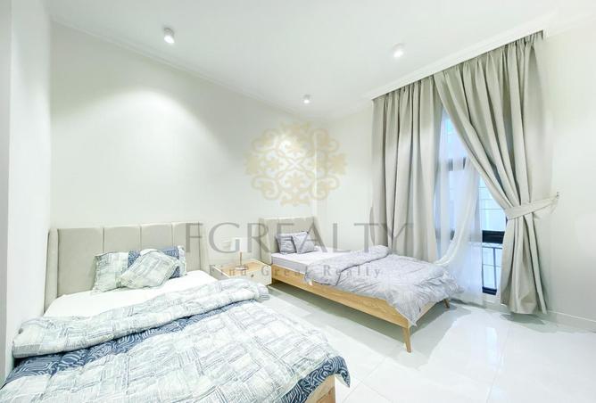 979523 - Property Image 2