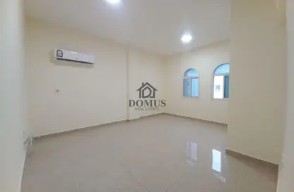 شقة - 2 غرف نوم - 2 حمامات للايجار في شارع ثابت بن زايد - المنصورة - الدوحة