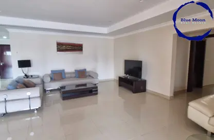 Apartment - 2 Bedrooms - 3 Bathrooms for rent in West Porto Drive - Porto Arabia - The Pearl Island - Doha