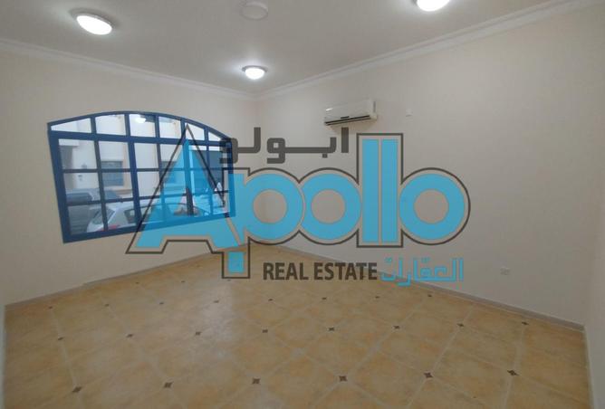 878204 - Property Image 2