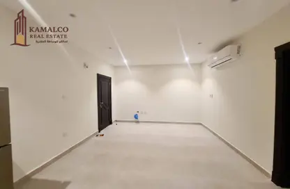Apartment - 1 Bedroom - 1 Bathroom for rent in Umm Ghuwailina - Doha