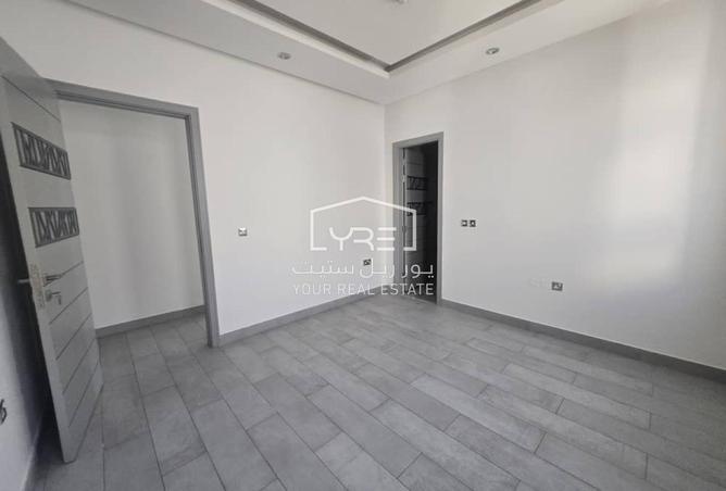 999635 - Property Image 3