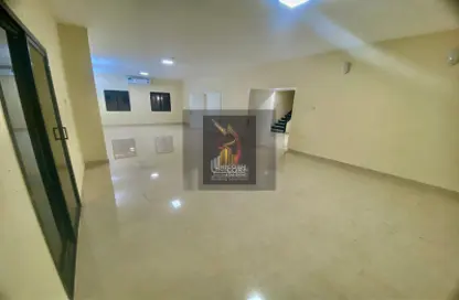 مجمع سكني - 5 غرف نوم - 3 حمامات للايجار في شارع المطار القديم - طريق المطار القديم - الدوحة