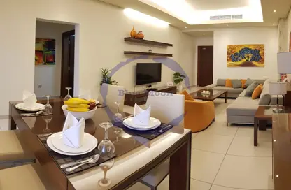 Living / Dining Room image for: Apartment - 2 Bedrooms - 3 Bathrooms for rent in Umm Ghwailina Comm - Umm Ghuwalina - Umm Ghuwailina - Doha, Image 1